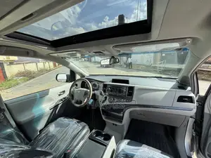 Toyota Sienna 2015 Silver