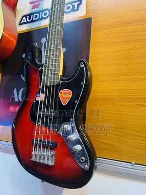 FENDER JAZZ Bass v - Professional Passive 5-String