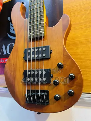 IBANEZ Professional Active 5-Strings Bass Guitar - Elite Performance S