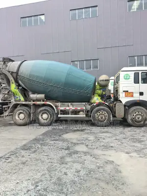 Foreign Used Zoomlion HOWO 12 Cubic Concrete Mixer