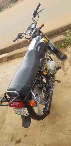 TVS HLX 125 2025 Black