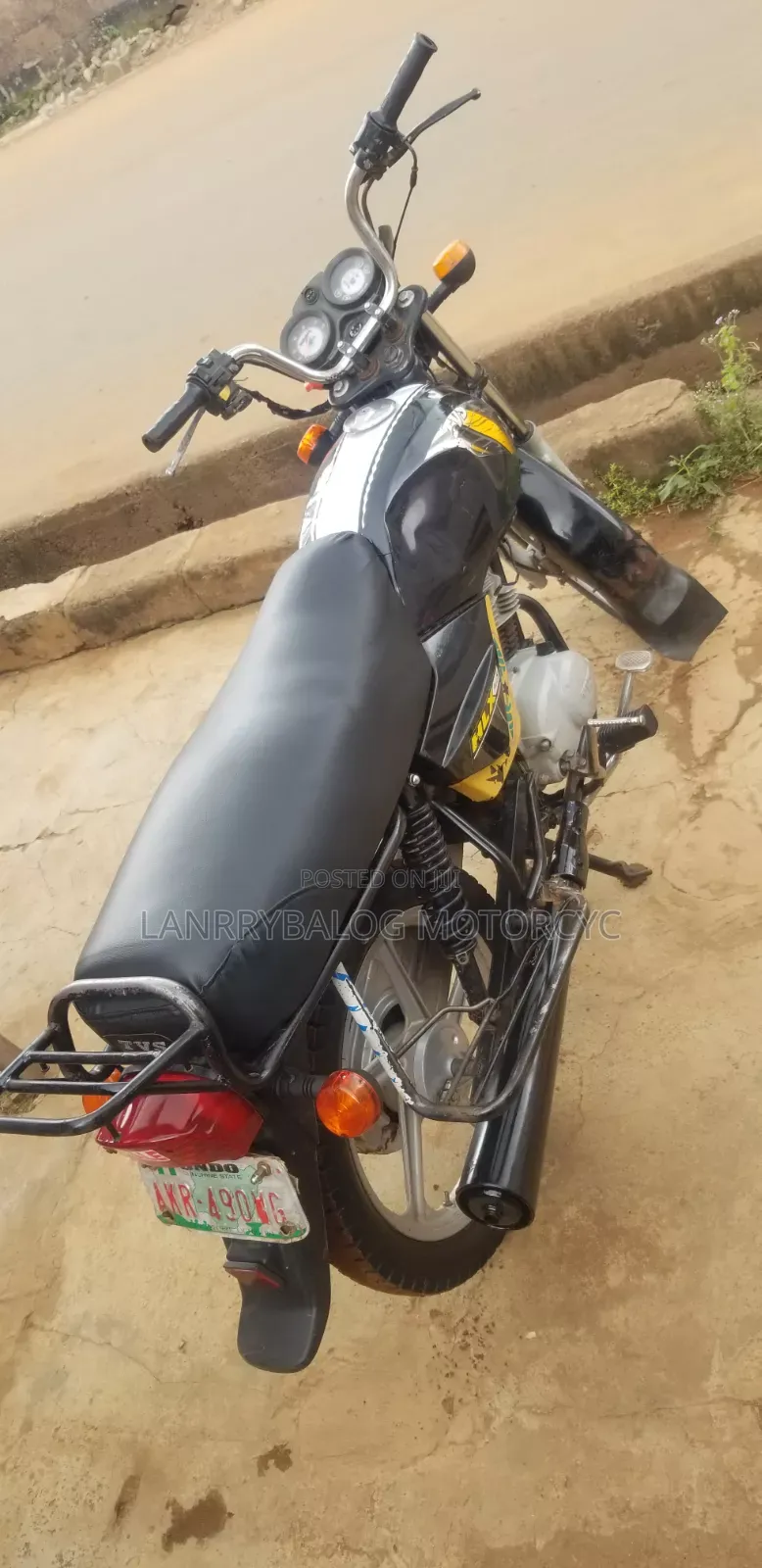 TVS HLX 125 2025 Black