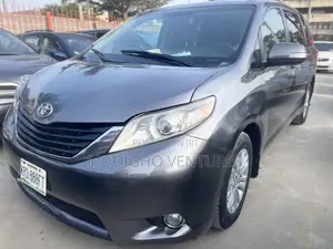 Toyota Sienna L 7-Passenger 4dr Minivan (3.5L 6cyl 6A) 2014 Gray