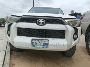 Toyota 4-Runner SR5 4dr SUV 4WD (4.0L 6cyl 5A) 2014 White