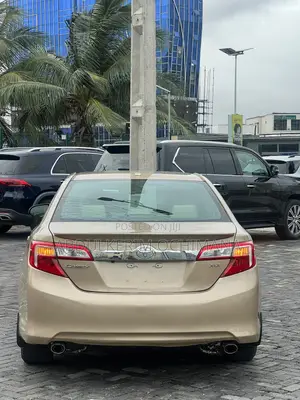 Toyota Camry XLE 4dr Sedan (2.5L 4cyl 6A) 2012 Gold