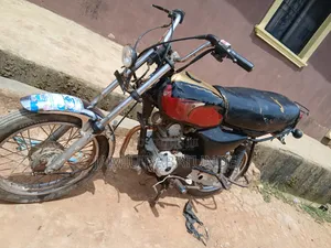 Bajaj Boxer 100 2024 Red