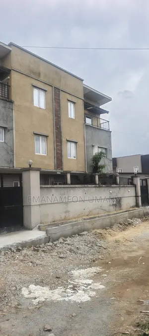 5bdrm Duplex in Mende for sale