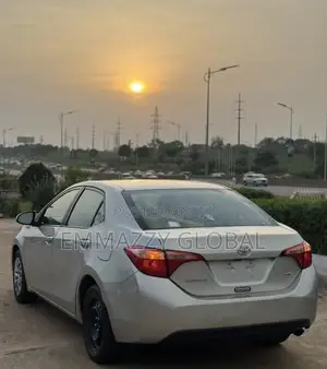 Toyota Camry 2019 Silver
