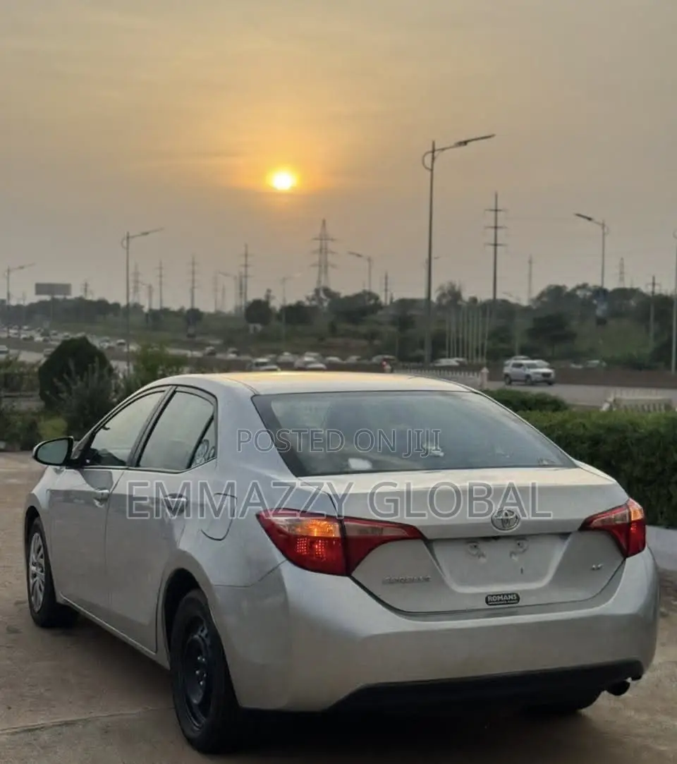 Toyota Camry 2019 Silver
