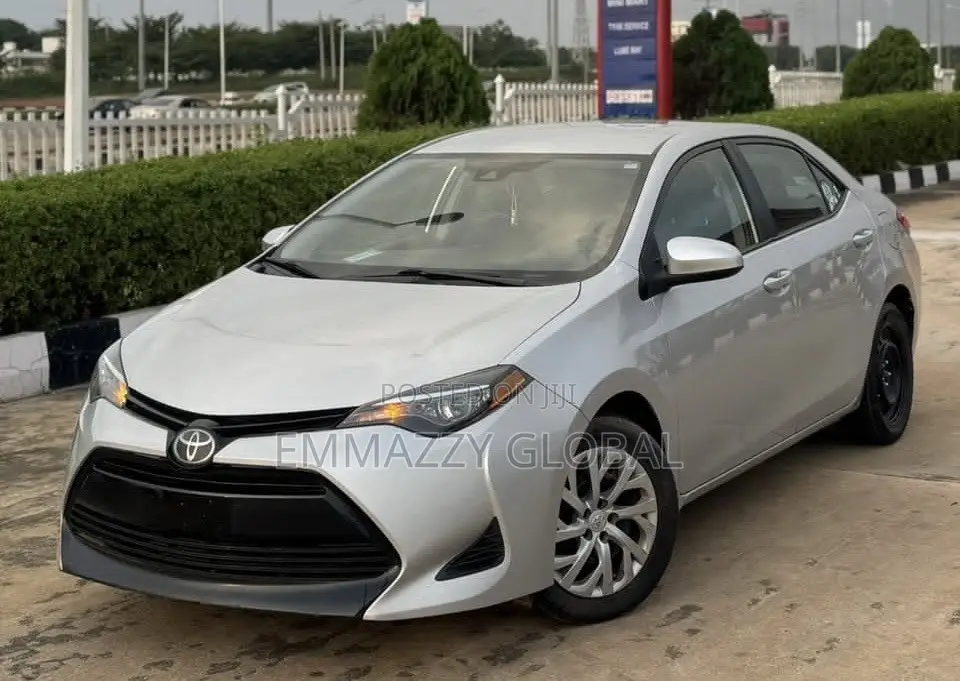 Toyota Camry 2019 Silver