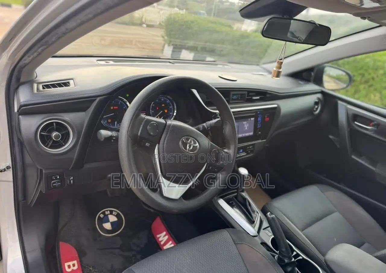 Toyota Camry 2019 Silver