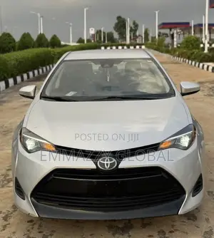Toyota Camry 2019 Silver