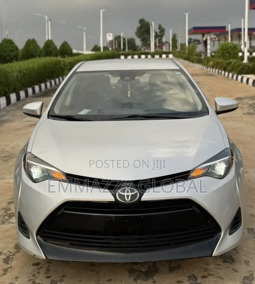 Toyota Camry 2019 Silver