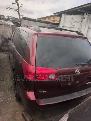 Toyota Sienna LE 2009 Red