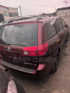 Toyota Sienna LE 2009 Red