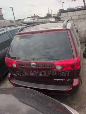Toyota Sienna LE 2009 Red