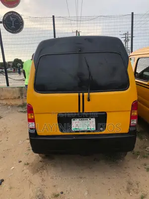 Suzuki APV Minibus 2010 Yellow