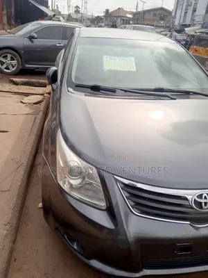 Toyota Avensis 2010 Gray