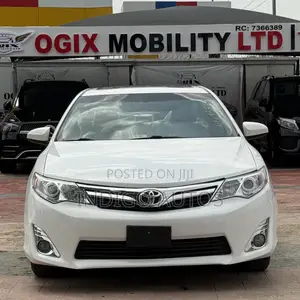 Toyota Camry XLE 4dr Sedan (2.5L 4cyl 6A) 2013 White