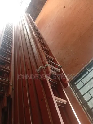 14*2 28fit Wooden Ladder With Safety