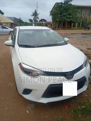 Toyota Corolla LE 4dr Sedan (1.8L 4cyl CVT) 2015 White