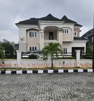 6bdrm Duplex in Sangotedo for sale