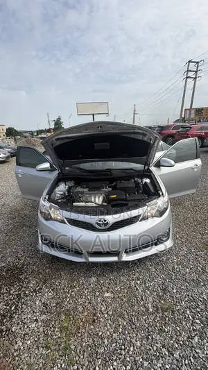 Toyota Camry SE 4dr Sedan (2.5L 4cyl 6A) 2012 Silver
