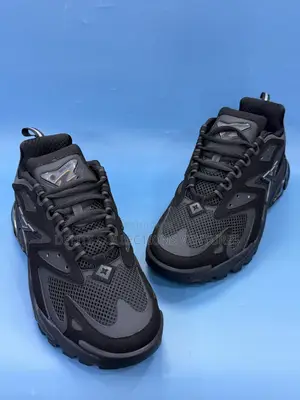 Original Louis Vuitton Classic Sneaker.