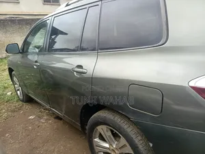 Toyota Highlander 2010 Green