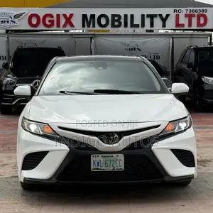 Toyota Camry SE FWD 2020 White