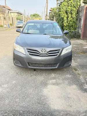 Toyota Camry LE 4dr Sedan (2.5L 4cyl 6AM) 2010 Gray