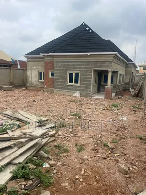 5bdrm Bungalow in Bodija for sale