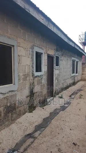 4bdrm Duplex in Rumolumeni for sale