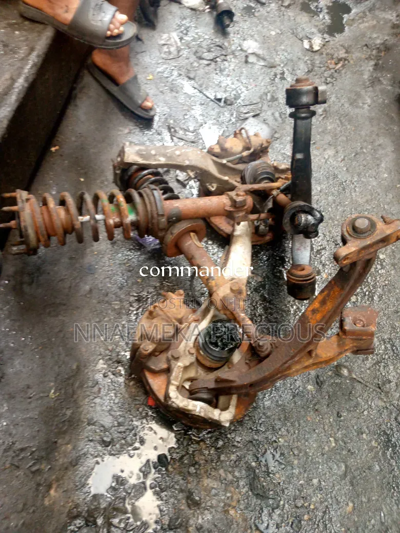 Complete Front Shock and Hub Command 2010