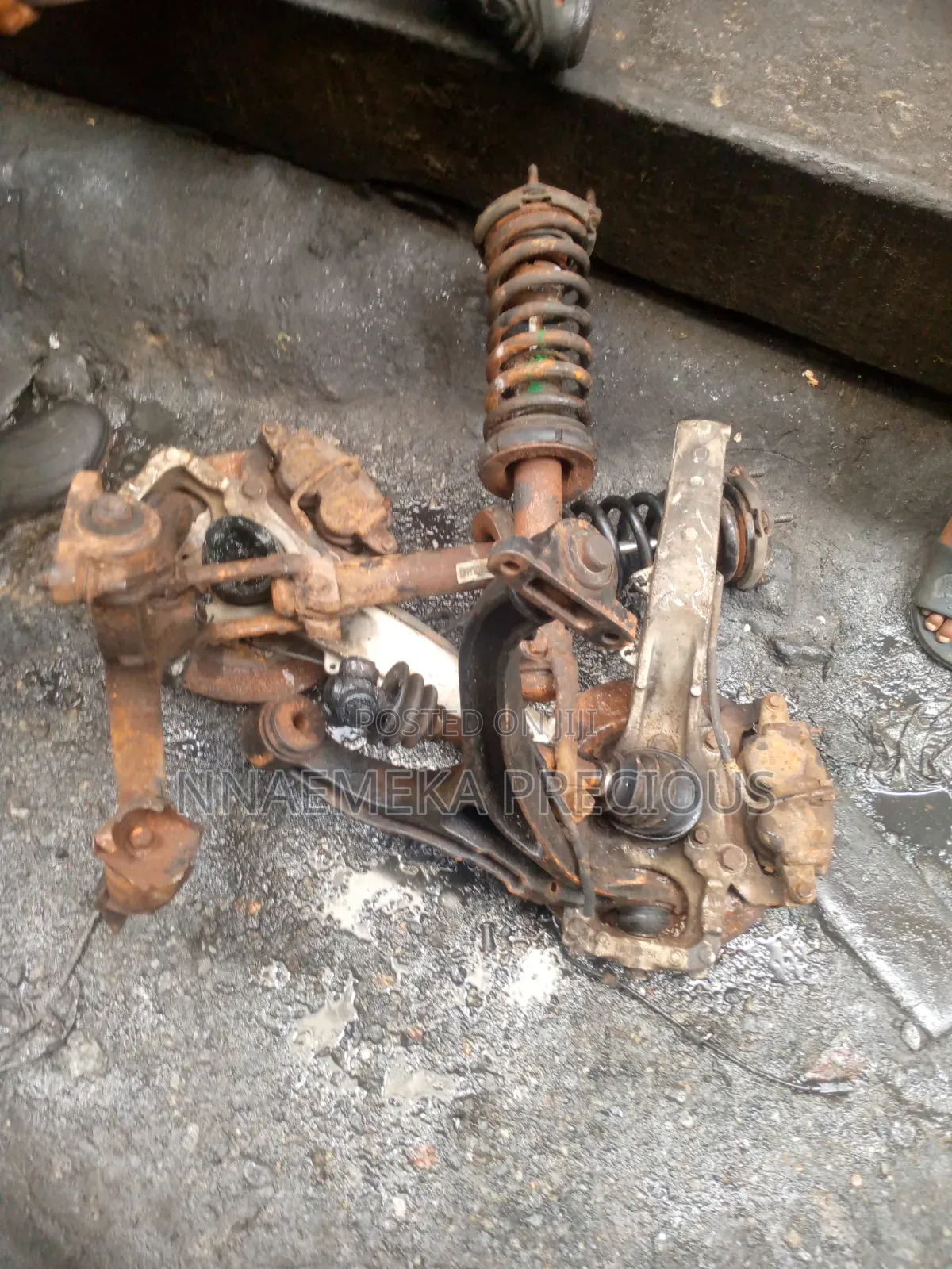 Complete Front Shock and Hub Command 2010