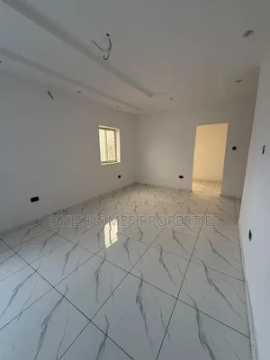 3bdrm Townhouse / Terrace in Mobil Road, Off Lekki-Epe Expressway