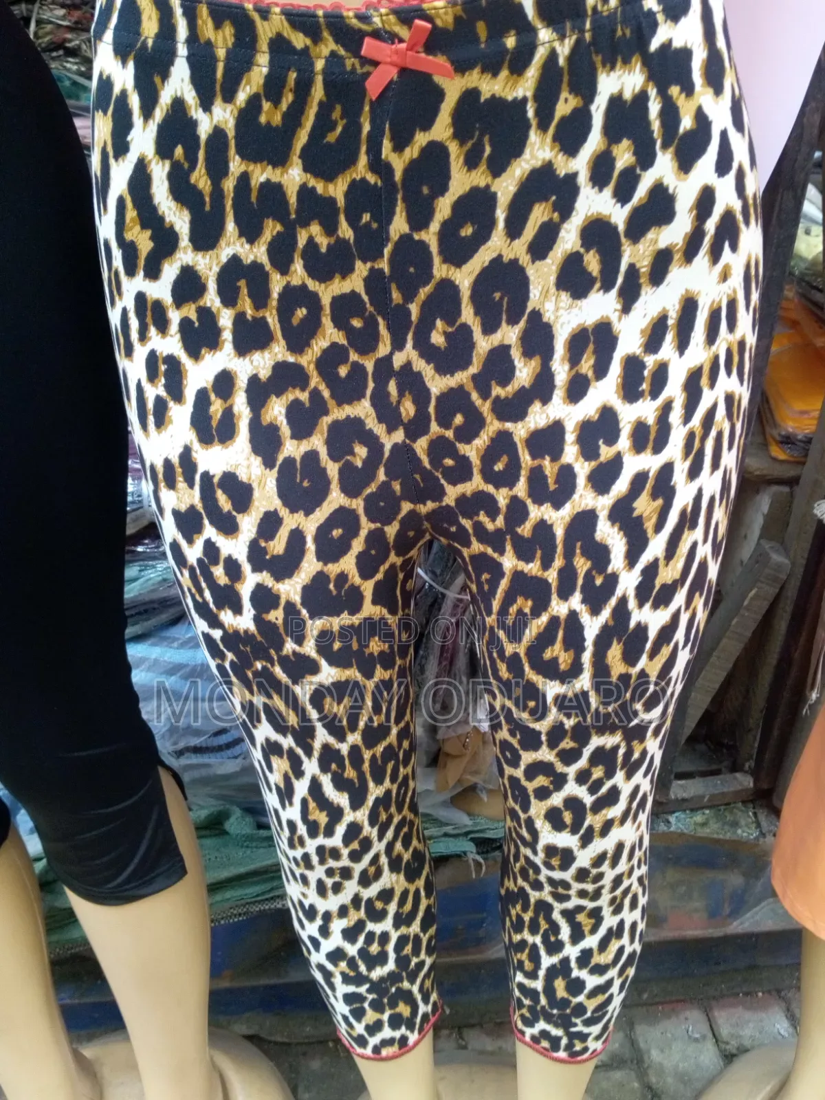 Capri Pant (Animal Skin)