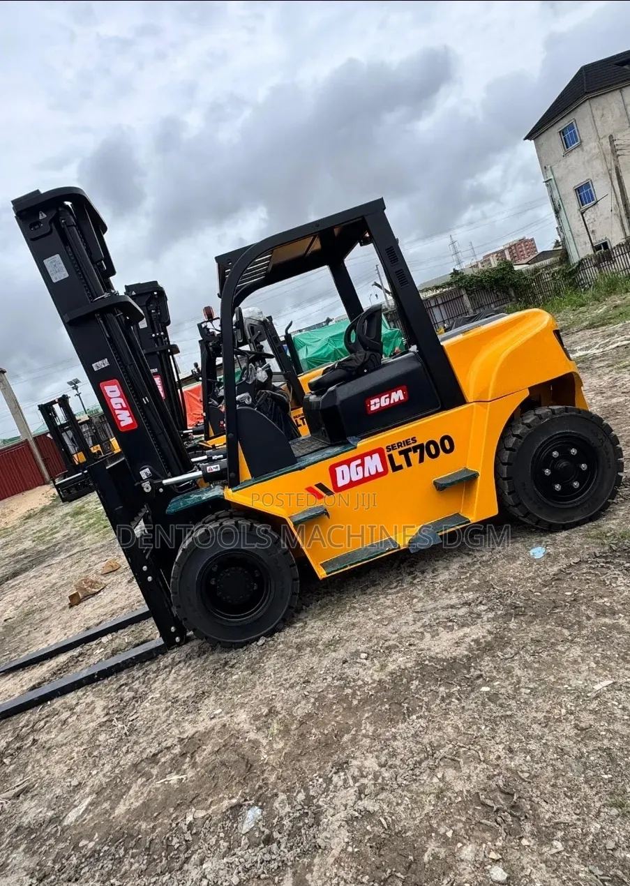 7TONS Mobile Forklift Truck