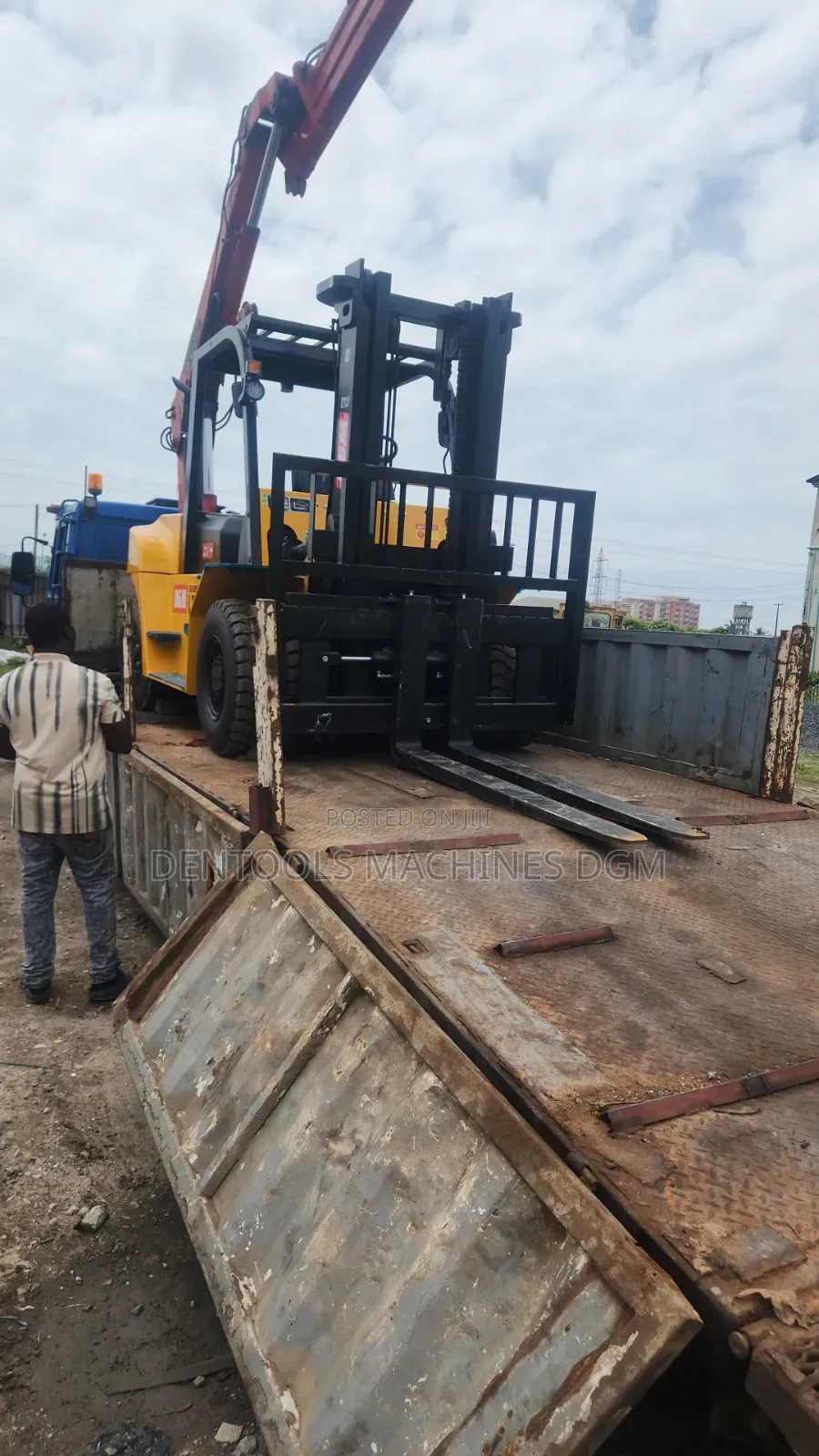 7TONS Mobile Forklift Truck