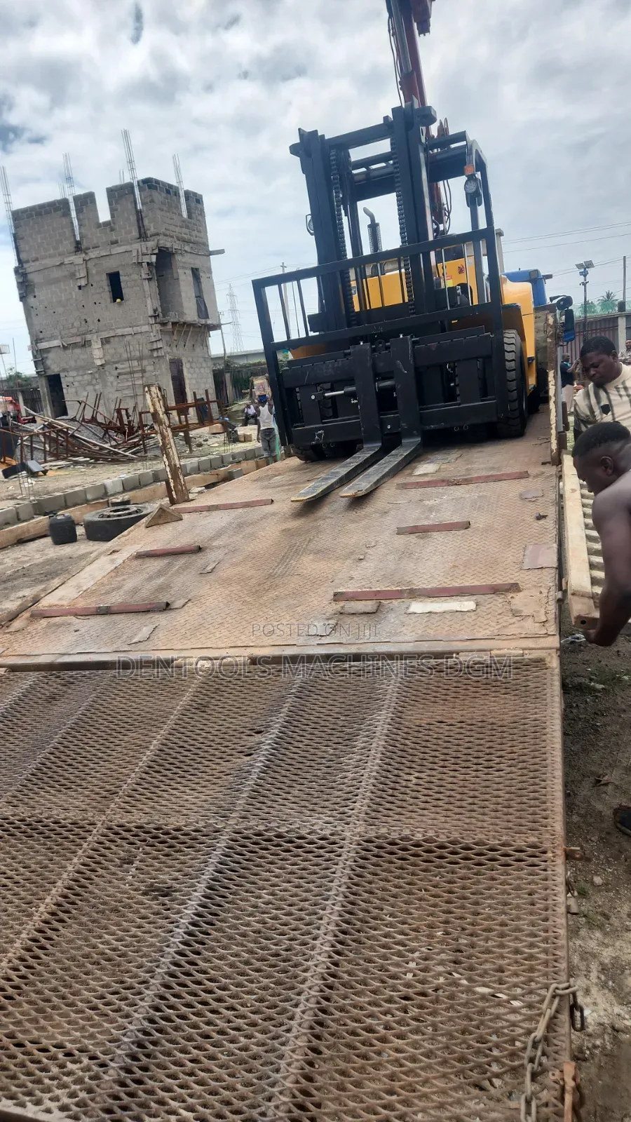 7TONS Mobile Forklift Truck