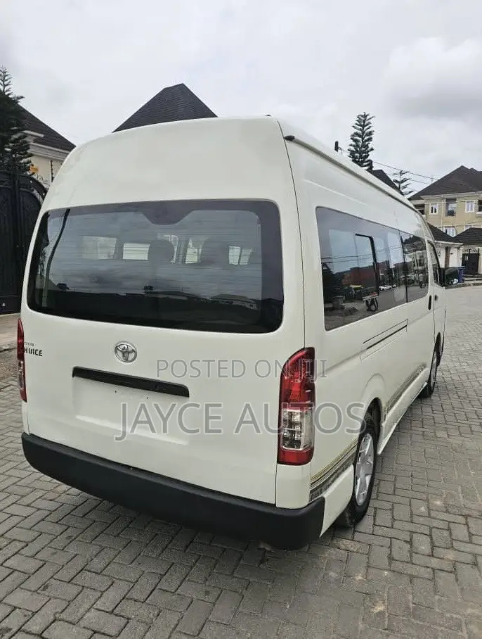 Toyota HiAce 2015 White