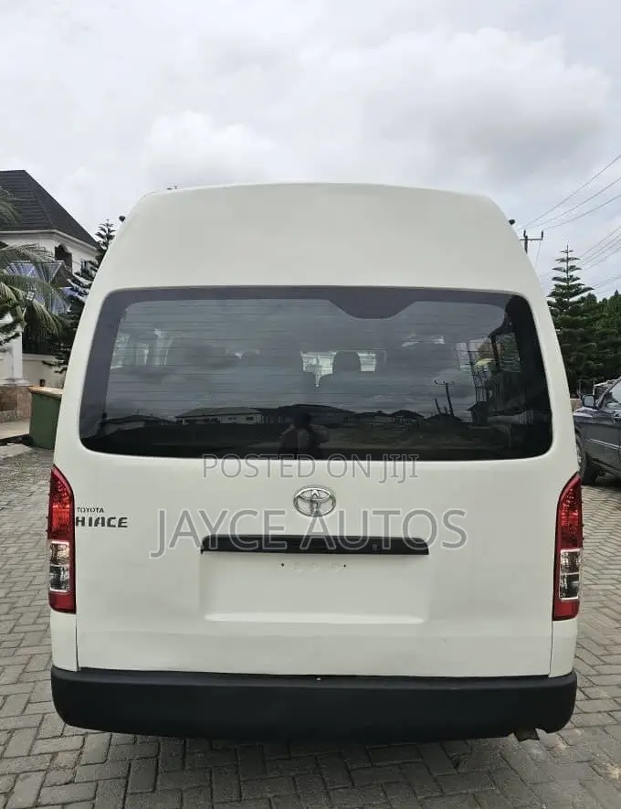 Toyota HiAce 2015 White