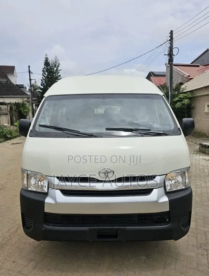 Toyota HiAce 2015 White