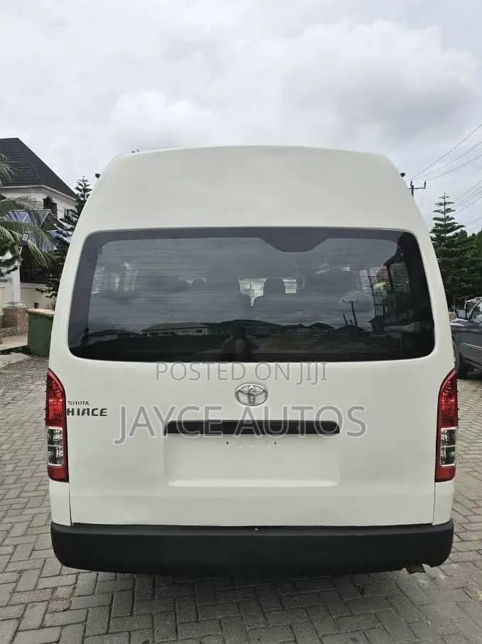 Toyota HiAce 2015 White