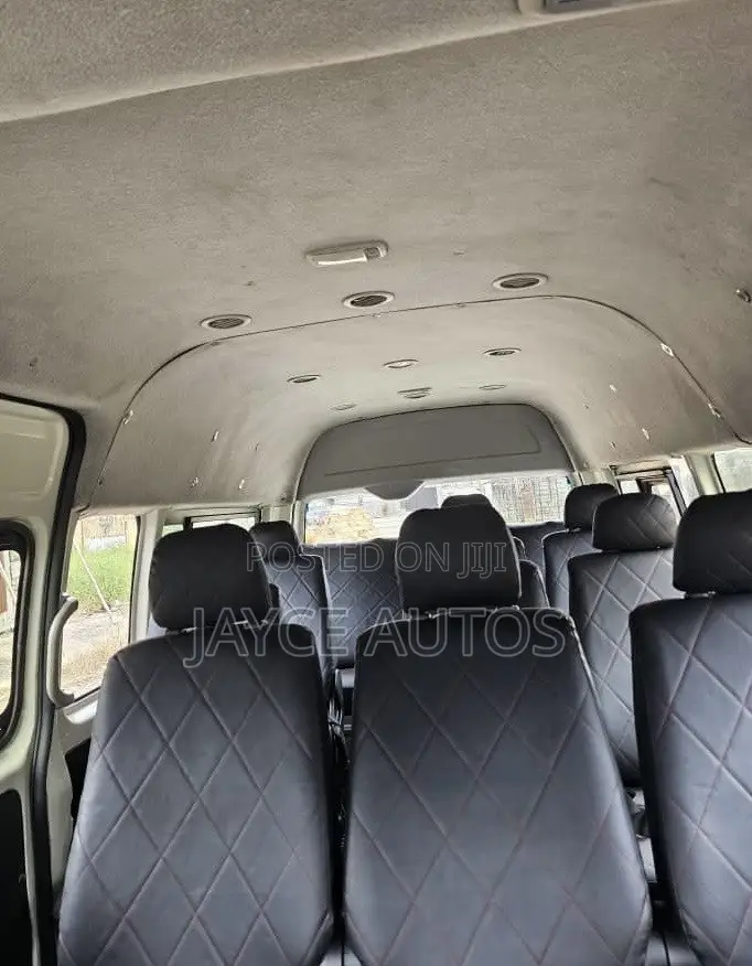 Toyota HiAce 2015 White