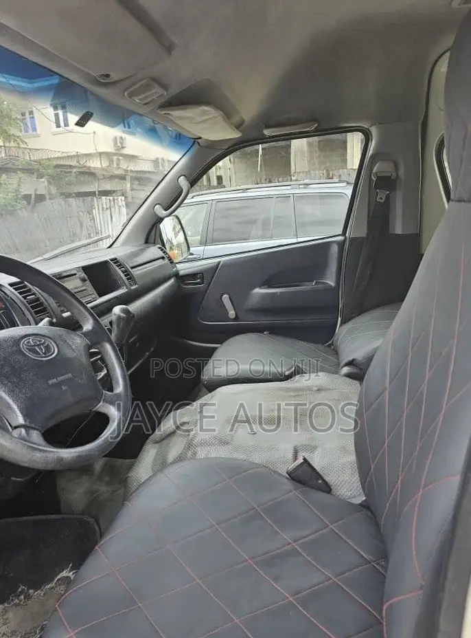 Toyota HiAce 2015 White