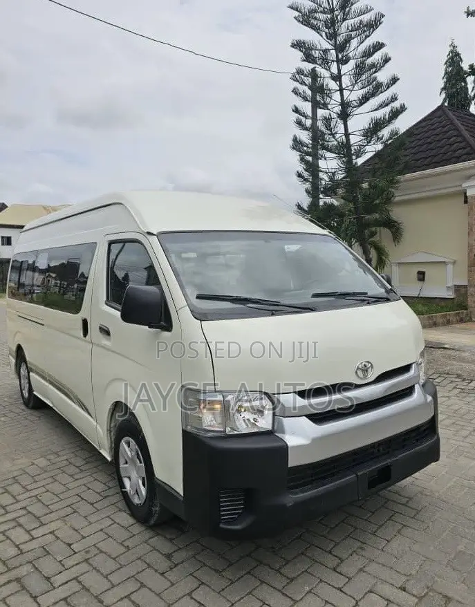 Toyota HiAce 2015 White