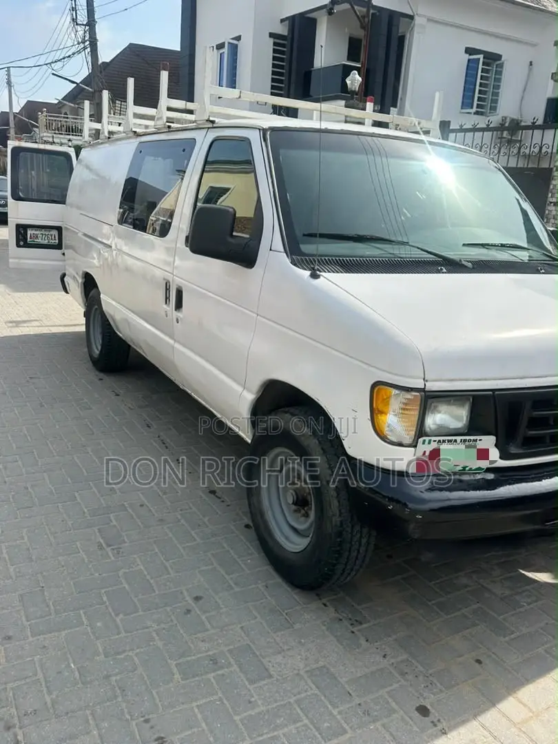 Ford E350 2006 White