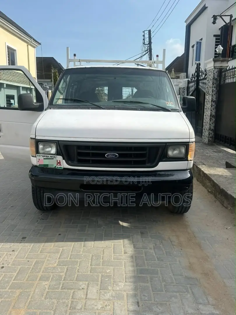 Ford E350 2006 White