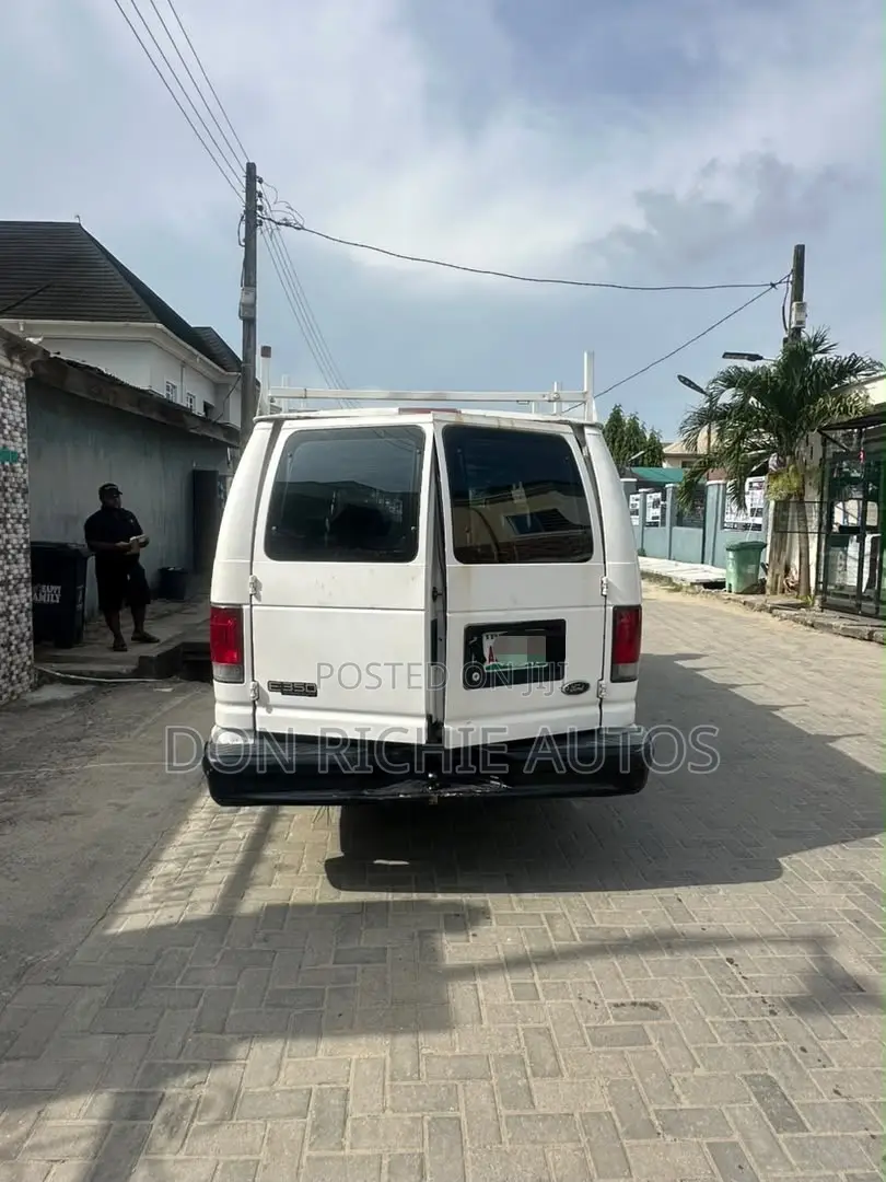 Ford E350 2006 White
